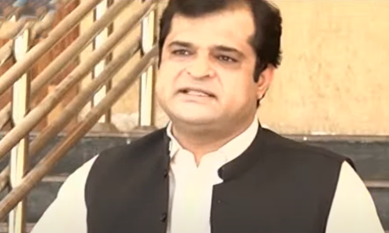 Liaquat Shahwani addressing the media.- DawnNewsTV screenshot