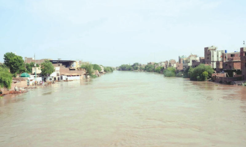 RESIDENTS of the localities along both banks of the old Puhulleli canal are prone to an aggravated situation in the wake of forecast for heavy rains within the next few days. The canal is overtopping its banks and water is already entering the houses and other structures.&mdash;PPI