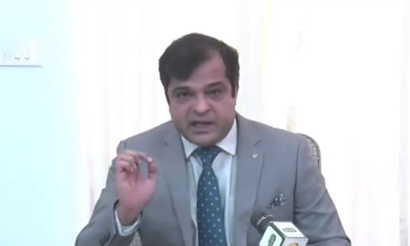 Liaquat Shahwani addresses the media. — DawnNewsTV