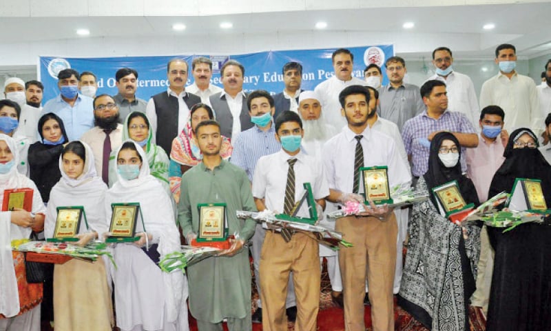 A group photo of position holders with the chief guest. — Dawn A group photo of position holders with the chief guest. — Dawn