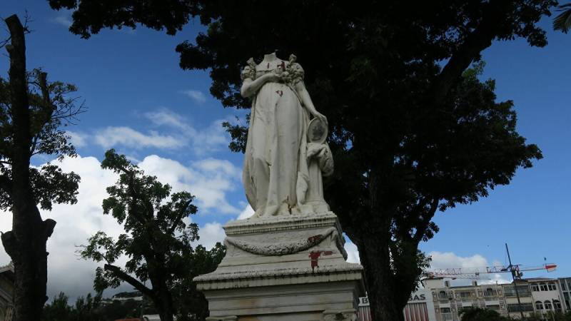 Activists had warned a week ago in a video on social media that the statues would be targeted unless officials had them removed by Sunday. — Photo courtesy 24NewsHD Activists had warned a week ago in a video on social media that the statues would be targeted unless officials had them removed by Sunday. — Photo courtesy 24NewsHD