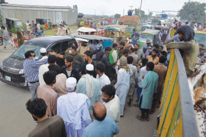 CATTLE traders block the road near Saggian when the city district administration forcibly picked up a number of goats on the pretext of their sale at illegally set up points and for defying standard operating procedures. — White Star / Murtaza Ali