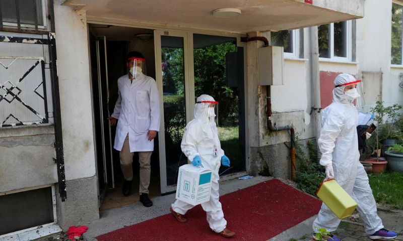 Medical workers of the Bakirkoy District Health Directorate wearing protective suits leave a building during an antibody testing program following the coronavirus outbreak, in Istanbul, Turkey. — Reuters/File