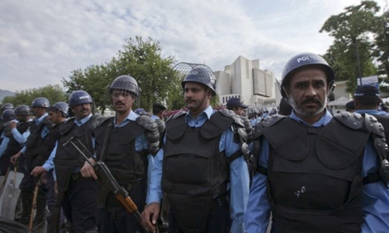 Police officials not only manhandled and stopped IHCBA President Chaudhry Haseeb but also barred lawyers, court staff and litigants from entering the court when Ms Nawaz appeared before the court. — Reuters/File Police officials not only manhandled and stopped IHCBA President Chaudhry Haseeb but also barred lawyers, court staff and litigants from entering the court when Ms Nawaz appeared before the court. — Reuters/File