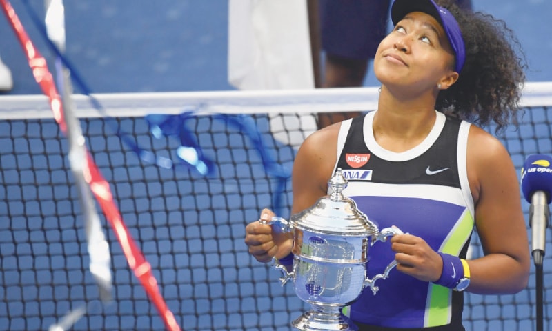 NAOMI Osaka of Japan celebrates with the trophy after winning the US Open final against Belarus’ Victoria Azarenka at the USTA Billie Jean King National Tennis Center.—Reuters