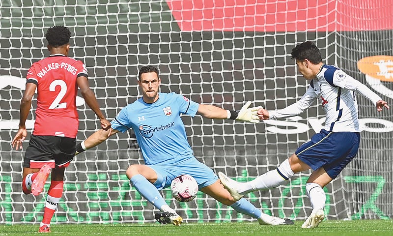 SOUTHAMPTON: Tottenham Hotspur&rsquo;s Son Heung-Min (R) shoots past Southampton goalkeeper Alex McCarthy to score during their English Premier League match at St Mary&rsquo;s Stadium on Sunday.&mdash;AFP