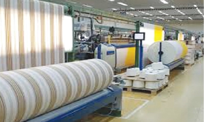 Details showed ready-made garment exports fell by 13.74pc in value while plunging in quantity by 51.83pc during August. &mdash; File photo