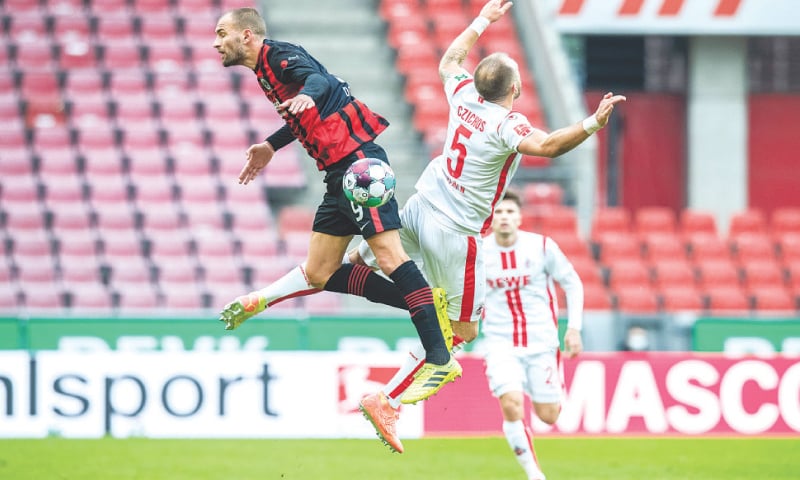 COLOGNE: Eintracht Frankfurt&rsquo;s Bas Dost (L) and Cologne&rsquo;s Rafael Czichos vie for the ball during their Bundesliga match.&mdash;AFP