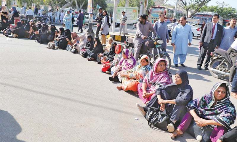 Hundreds of LHWs staged the protest at the edge of the Red Zone after they were denied entry into the the heavily-guarded area six days ago. — Online/File