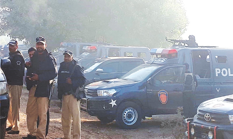 LARKANA police cordon off the Baradi Jatoi area to foil escape of ‘trapped’ gang of outlaws during the ‘encounter’ on Thursday.—PPI