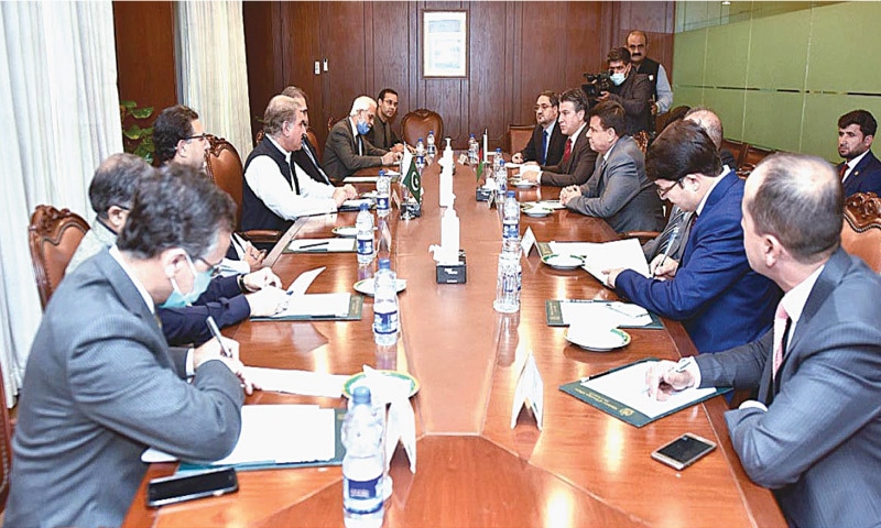 ISLAMABAD: Afghan parliamentary delegation led by Wolesi Jirga Speaker Mir Rahman Rahmani holds a meeting with Foreign Minister Shah Mehmood Qureshi on Saturday. — APP