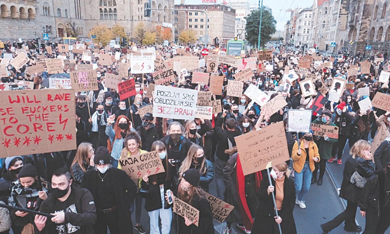 Poznan (Poland): Demonstrators protest a ruling by Poland’s constitutional tribunal that imposed a near-total ban on abortion. — Reuters Poznan (Poland): Demonstrators protest a ruling by Poland’s constitutional tribunal that imposed a near-total ban on abortion. — Reuters