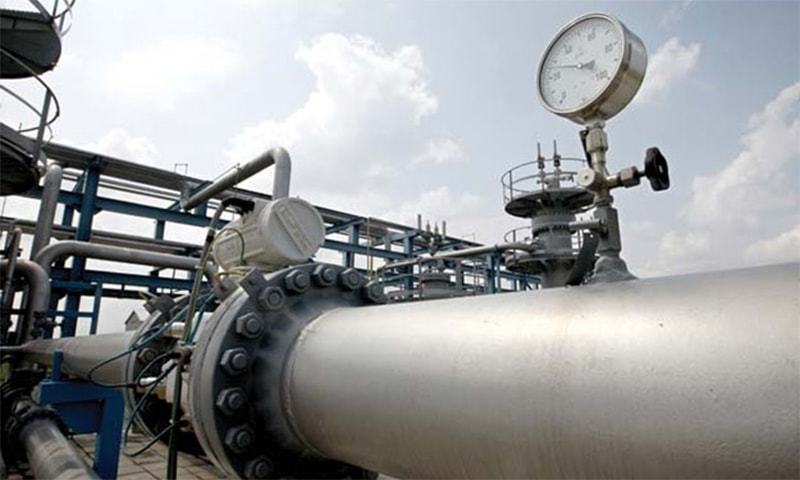 سی سی او ای کو سمری میں پیٹرولیم ڈویژن نے اصلاحات کے ایجنڈے کے حصے کے طور پر پانچ بڑے اقدامات کی منظوری طلب کی ہے۔ — فائل فوٹو:ڈان