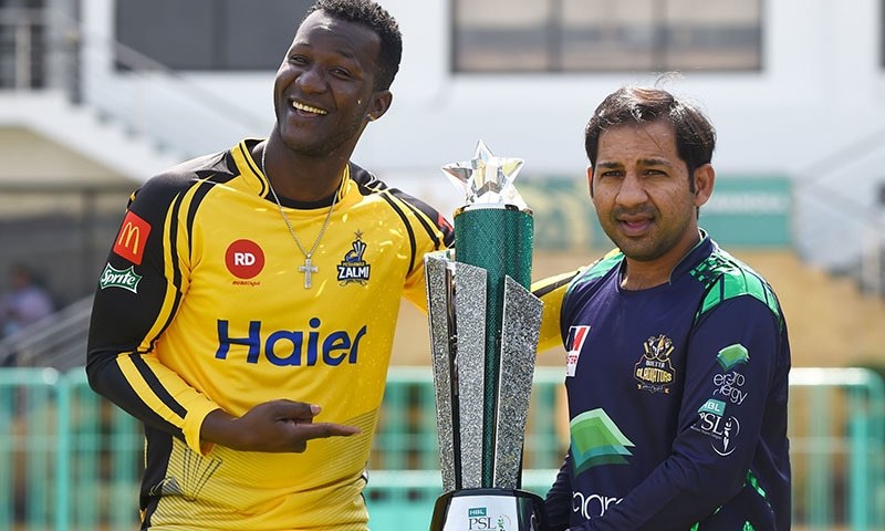 Saint Lucian captain of Peshawar Zalmi cricket team, Daren Sammy (L), and Pakistani captain of Quetta Gladiators cricket team, Sarfraz Ahmed (R) pose for photographs while holding the trophy of Pakistan Super League (PSL) Twenty20 (T20) at the National Cricket Stadium in Karachi on March 16, 2019. — AFP