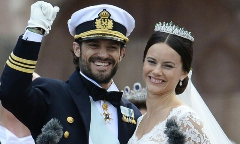 Sweden's Princess Sofia (R) and Sweden's Prince Carl Philip greet the crowds after their wedding ceremony at Stockholm Palace on June 13, 2015. &mdash; AFP