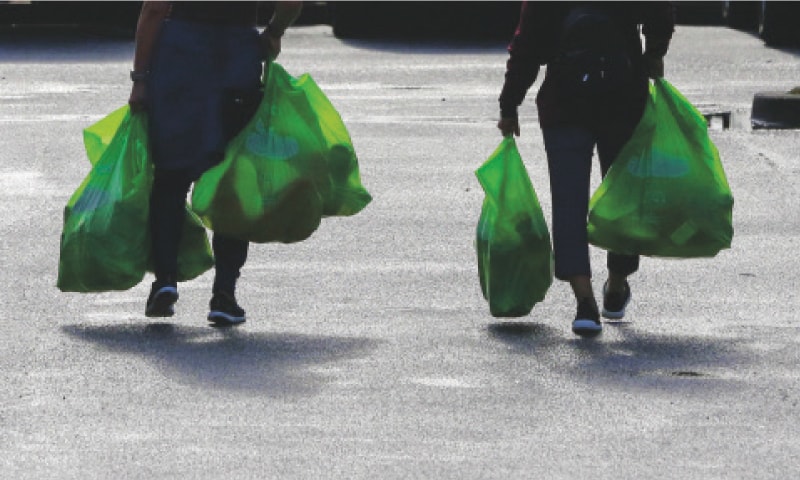 Shoppers make their way to their car on Black Friday in South Carolina, USA. — Reuters Shoppers make their way to their car on Black Friday in South Carolina, USA. — Reuters
