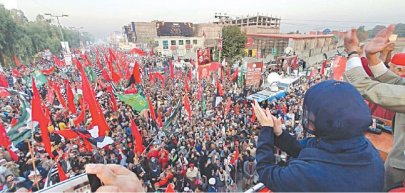 MARDAN: PDM leaders clap in response to supporters’ slogans at a rally on Wednesday.—White Star