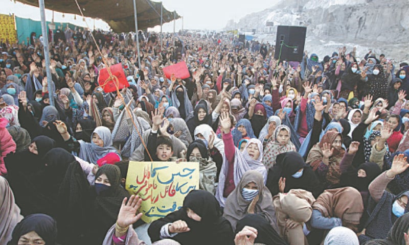 QUETTA: Women belonging to the Hazara community chant slogans during a sit-in against the killing of coal mine workers on Tuesday.—AP