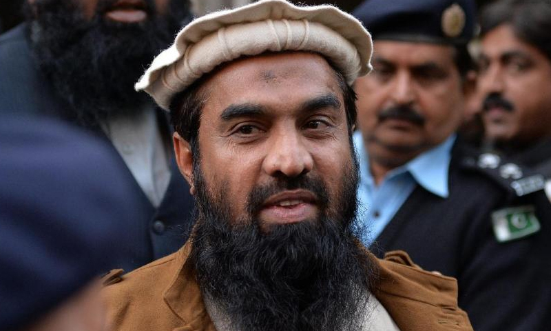 Security personnel escort Zakiur Rehman Lakhvi from a courthouse after a hearing in Islamabad, on Jan 1, 2015 — AFP/File