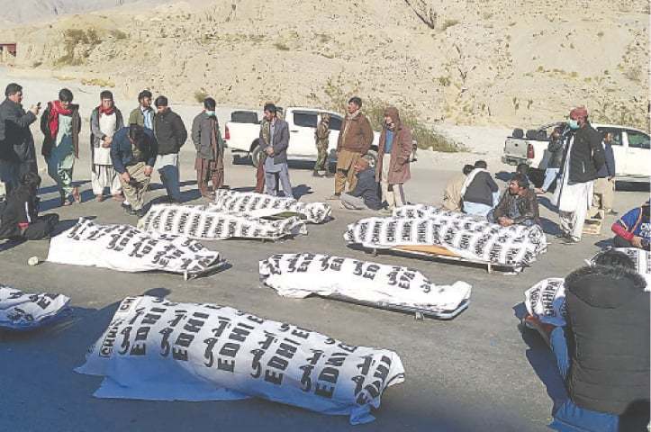 Members of the Shia Hazara community stand around the bodies of 11 coal miners in the Mach area of Balochistan. &mdash;AFP/File