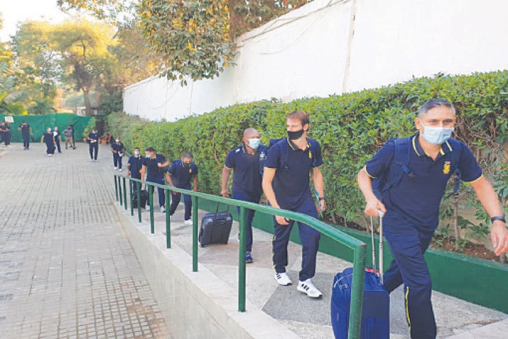 KARACHI: Members of the South Africa cricket squad arriving at the team’s hotel on Saturday. —PCB