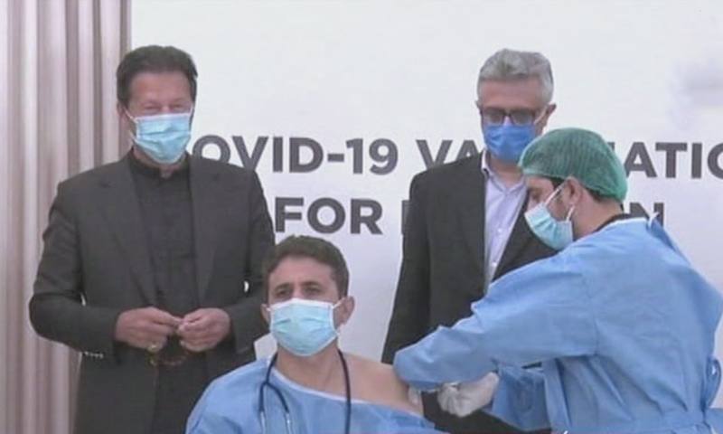 PM Imran Khan watches as a doctor is administered the first Covid-19 vaccine in Pakistan. — DawnNewsTV