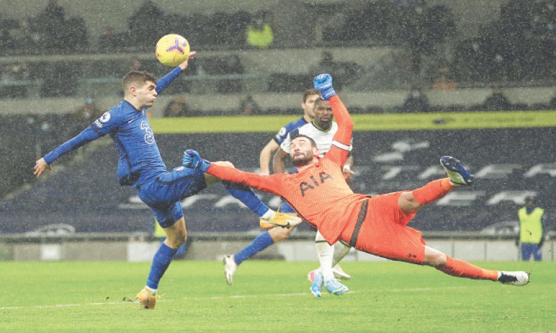 LONDON: Chelsea&rsquo;s Christian Pulisic vies for the ball with Tottenham Hotspur goalkeeper Hugo Lloris during their Premier League match at the Tottenham Hotspur Stadium.&mdash;Reuters