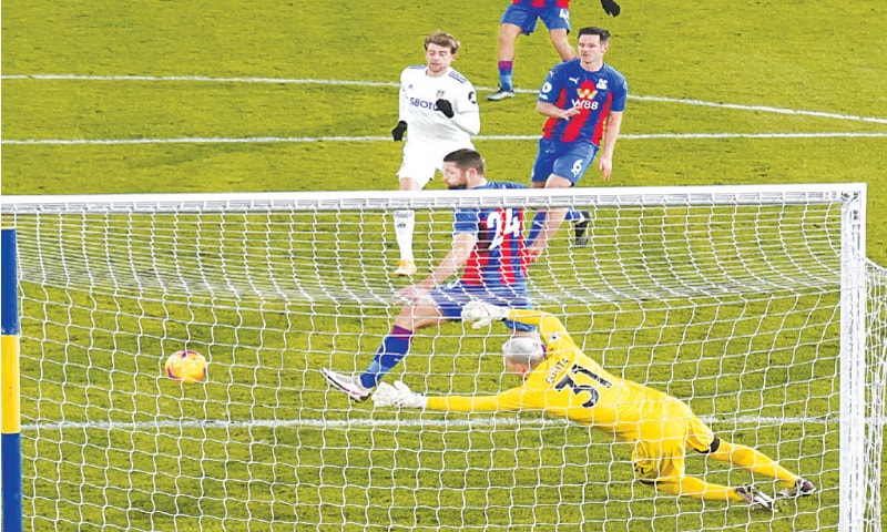 PATRICK Bamford (above, L) of Leeds United scores during the English Premier League match against Crystal Palace at Elland Road Stadium.—AP PATRICK Bamford (above, L) of Leeds United scores during the English Premier League match against Crystal Palace at Elland Road Stadium.—AP
