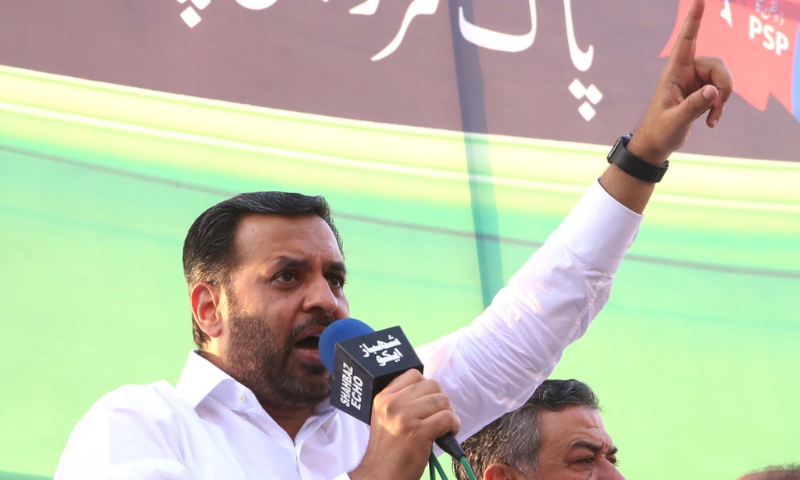 Pak Sarzameen Party chairman Syed Mustafa Kamal on Friday accused the ruling PTI of “backstabbing” the people of Karachi by accepting the National Census 2017 that showed an “incorrect” population of the metropolis. — Photo courtesy: PSP Twitter