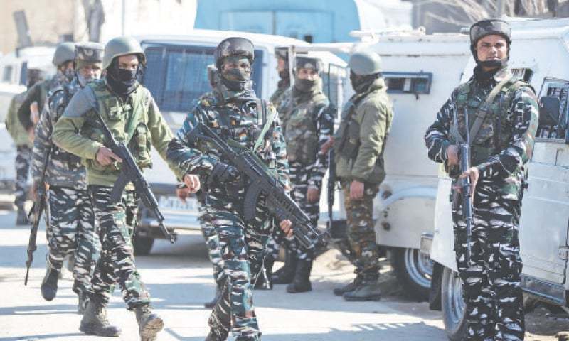 مقبوضہ وادی میں یہ ہلاکتیں دورے پر موجود غیرملکی سفیروں کے علاقے سے نکلنے کے چند گھنٹوں بعد ہی ہوئی ہیں— فوٹو: اے پی مقبوضہ وادی میں یہ ہلاکتیں دورے پر موجود غیرملکی سفیروں کے علاقے سے نکلنے کے چند گھنٹوں بعد ہی ہوئی ہیں— فوٹو: اے پی