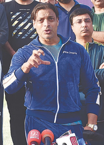 ISLAMABAD: Former Pakistan fast bowler Shoaib Akhtar gestures as he talks to reporters at Saidpur Cricket Ground on Sunday.—Online.