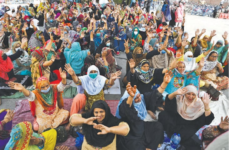 Lady health workers protest outside Civil Secretariat demanding pay increase, service structure and allowances. — White Star