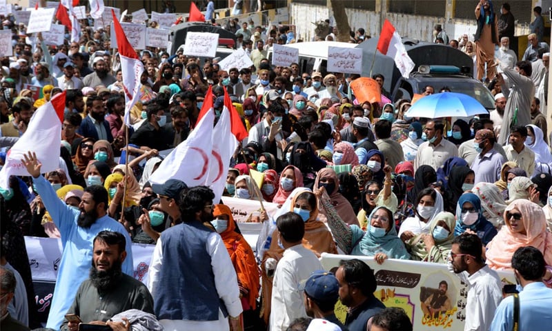 QUETTA: Members of the Balochistan Employees and Workers Grand Alliance chant slogans during the protest.—INP