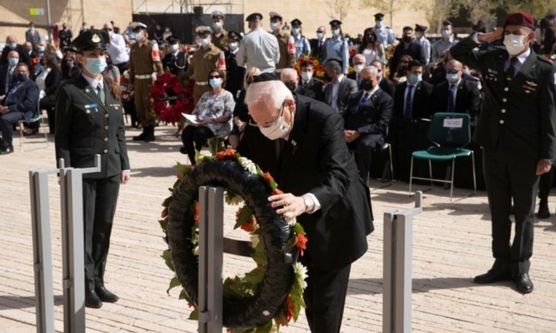 Israeli President Reuven Rivlin pays tribute during a wreath-laying ceremony marking Holocaust Remembrance Day at Warsaw Ghetto Square at Yad Vashem memorial in Jerusalem, April 8. &mdash; Reuters