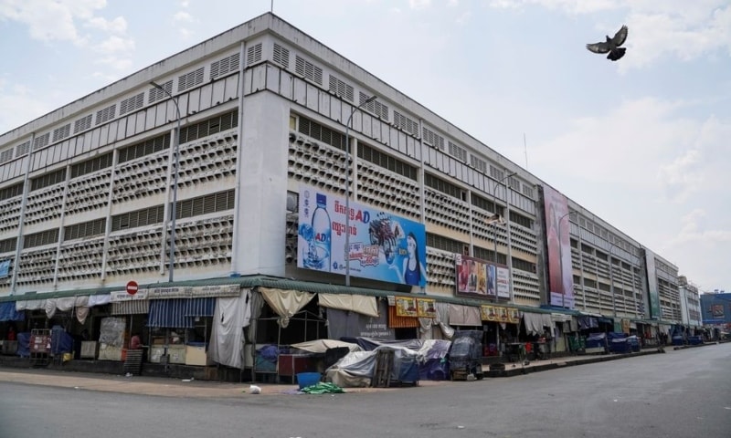 A view of a closed market, during a 14-day citywide lockdown, implemented due to a rising number of coronavirus cases, in Phnom Penh, Cambodia, April 17. &mdash; Reuters