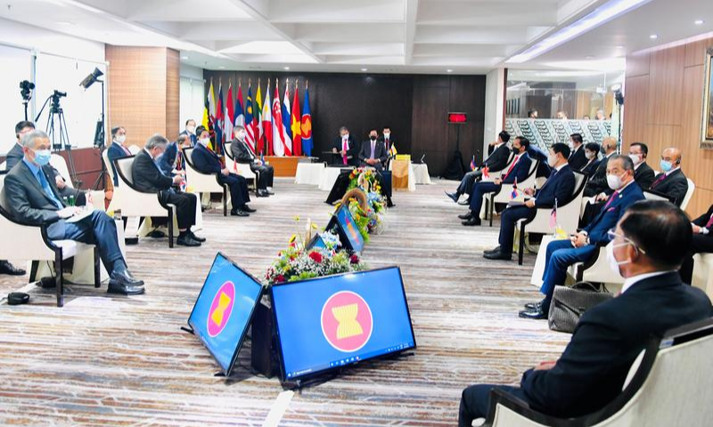 Southeast Asian leaders said they had agreed on a plan with Myanmar’s junta chief on Saturday to end the crisis in the violence-hit nation. — Reuters Southeast Asian leaders said they had agreed on a plan with Myanmar’s junta chief on Saturday to end the crisis in the violence-hit nation. — Reuters