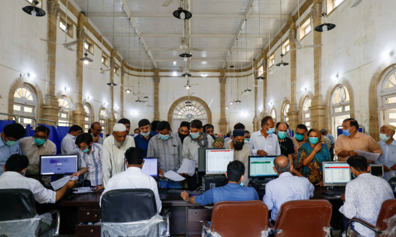 People gather to get their coronavirus vaccine doses at a vaccination centre in Karachi. — Reuters/File