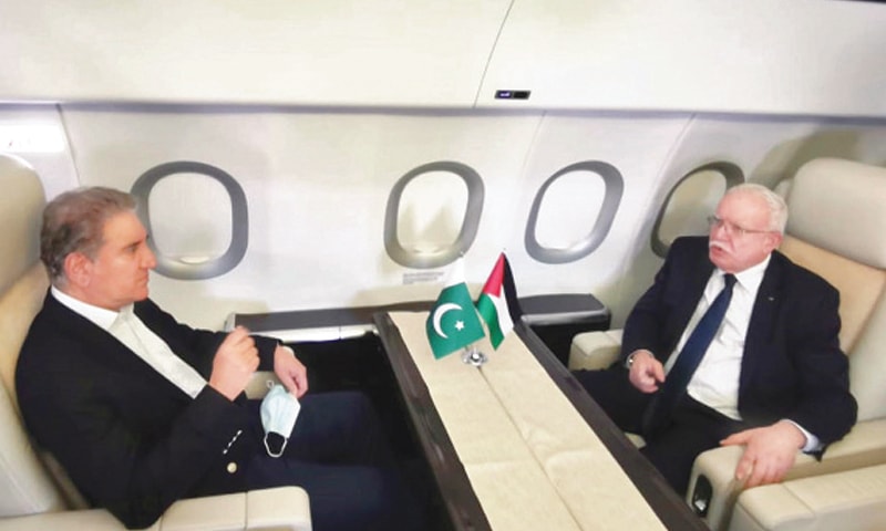 Foreign Minister Shah Mahmood Qureshi meets his Palestinian counterpart Dr Riyad Al Maliki at Ankara Airport on Wednesday. Foreign Minister Shah Mahmood Qureshi meets his Palestinian counterpart Dr Riyad Al Maliki at Ankara Airport on Wednesday.