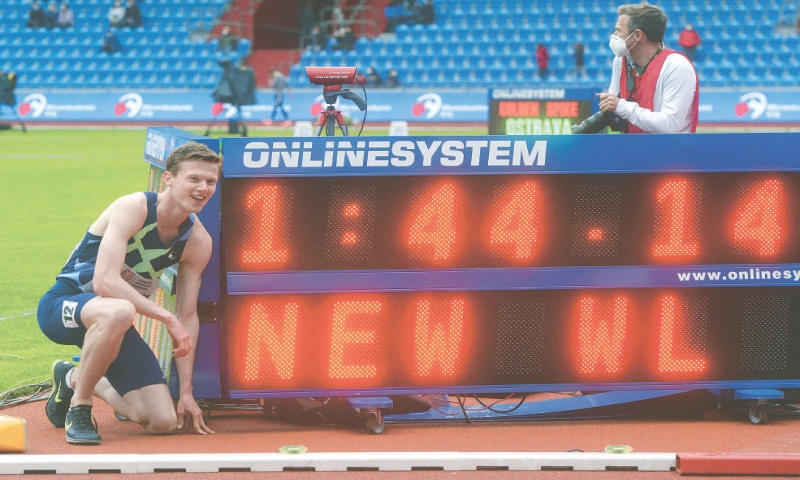 MAX Burgin of Great Britain poses after clocking a new World Lead time in the men’s 800m.—AFP