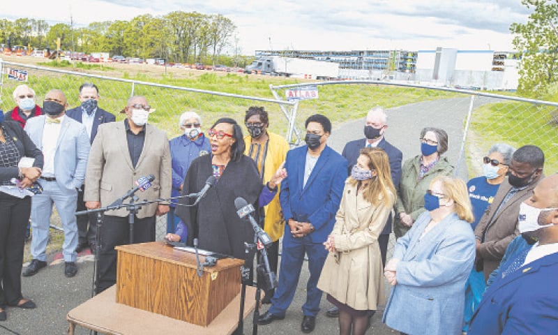 A MAY 7 file photo shows a town council member (centre) speaking at a news conference after a noose was found at an Amazon warehouse construction site.&mdash; AP
