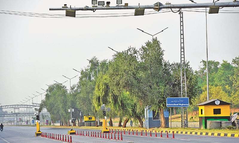 The Capital Development Authority (CDA) on Saturday decided to complete fencing on both sides of Islamabad Expressway by the end of June. 
— Photo by Tanveer Shahzad/File