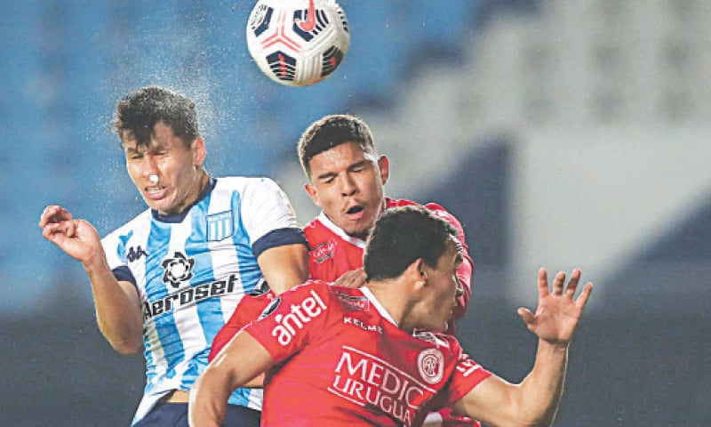 AVELLANEDA (Argentina): Racing Club&rsquo;s Leonardo Sigali (L) and Rentistas&rsquo;s Mario Garcia jump for the ball during their Copa Libertadores tournament group stage match at the Presidente Peron Stadium.&mdash;AFP
