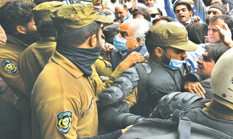 Mayor Mubashir Javaid and other representatives of local bodies scuffle with police to enter Town Hall. — White Star