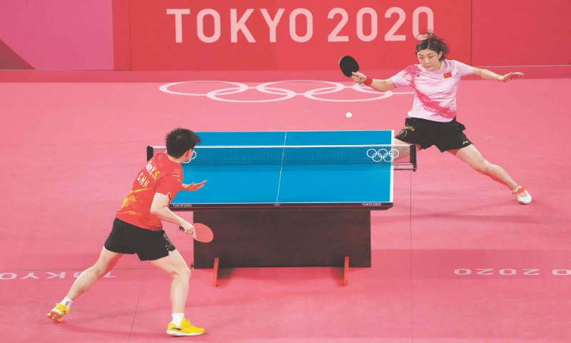 CHINA’S Chen Meng (top) competes during her 9-11, 11-6, 11-4, 5-11, 11-4, 11-9 win over compatriot Sun Yingsha during the women’s singles gold medal match on Thursday.—AP