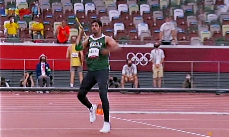 Arshad Nadeem in action during final round of men's javelin throw event at Tokyo Olympics. Photo: DawnNewsTV