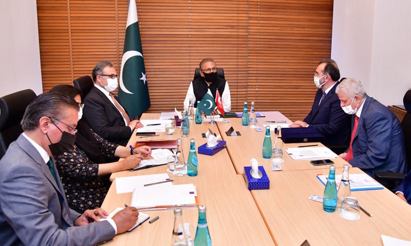 President Arif Alvi meets a  delegation of leading Turkish companies in Istanbul. — Photo courtesy PID website