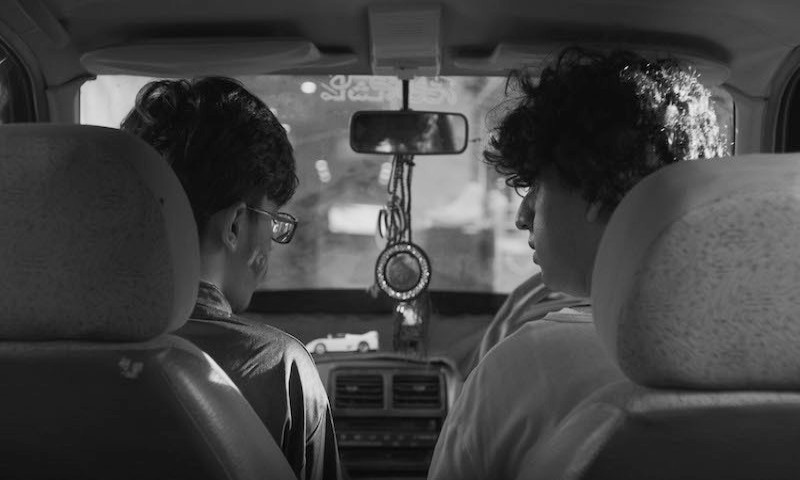 فلم کی کہانی دو بھائیوں کے گرد گھومتی ہے—اسکرین شاٹ فلم کی کہانی دو بھائیوں کے گرد گھومتی ہے—اسکرین شاٹ