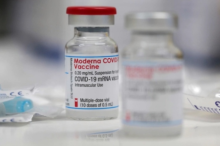 Contaminants were seen in various unopened vials at eight vaccination locations in Japan, local media said.  &mdash; Reuters/File