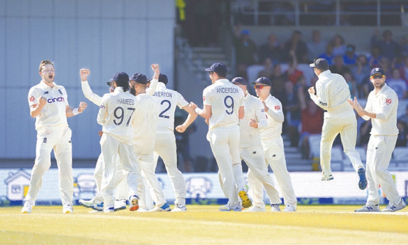 ENGLAND pacer Ollie Robinson (L) and team-mates celebrate the dismissal of India’s top-scorer Cheteshwar Pujara during the third Test at Headingley on Saturday.—AP ENGLAND pacer Ollie Robinson (L) and team-mates celebrate the dismissal of India’s top-scorer Cheteshwar Pujara during the third Test at Headingley on Saturday.—AP