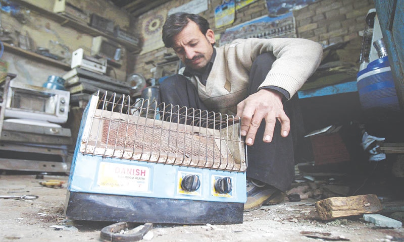 A worker in Peshawar repairs a gas heater | Shahbaz Butt/White Star